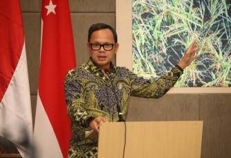 Wamendagri Bima Arya Sugiarto saat menjadi Keynote Speaker pada acara Design Thinking & User Experience (DTUX) Summit 2025 di Kampus Alam Sutera BINUS University, Kota Tangerang, Banten, Kamis (27/11/2025).