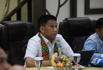 Wamendagri Akhmad Wiyagus saat memimpin Rakor Tim Pengendalian Inflasi Daerah di Aula Kayuh Baimbai, Kantor Wali Kota Banjarmasin, Kalimantan Selatan (Kalsel), Kamis (13/11/2025).