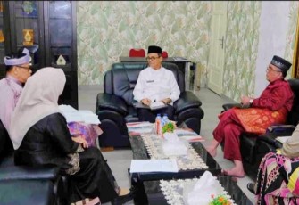 Wawako Raja Ariza saat Pimpin Rapat Pembahasan Merger sekolah dan penanganan siswa baru serta penataan dan pemerataan Layanan Pendidikan