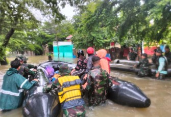 Evakuasi Warga Makassar Terdampak Banjir