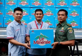 Kodam Jaya Terima Bantuan Air Mineral untuk Dukungan Kemanusiaan Korban Banjir