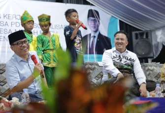 Menteri Desa dan Pembangunan Daerah Tertinggal (Mendes PDT) Yandri Susanto saat berdialog bersama warga Desa Batu Kotam, Kecamatan Bulik, Kabupaten Lamandau, Provinsi Kalimantan Tengah (Kalteng), Minggu (3/8/2025)
