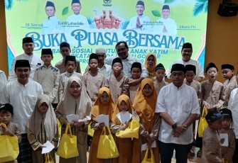 Angkatan Muda Partai Golkar (AMPG) Provinsi Jawa Timur sejak berdiri 23 tahun lalu tetap istiqomah menggelar santunan dan buka bersama anak yatim setiap bulan puasa