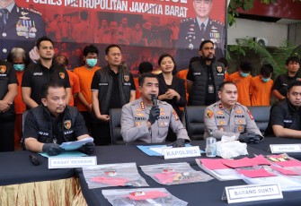 Polres Jakbar Bekuk 10 Pelaku dan Amankan Puluhan Kendaraan Curian