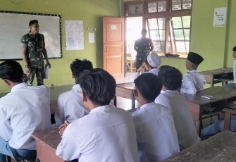 Babinsa Koramil 0801/03 Arjosari Beri Wasbang