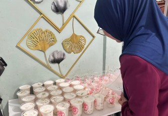  Mahasiswa Manajemen Universitas Ciputra Makassar Tingkatkan Popularitas Es Candu Melalui Strategi Digital