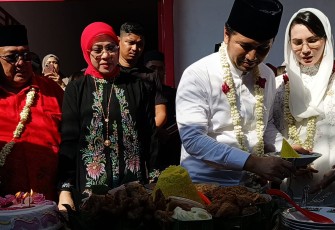 Plt Gubernur Jawa Timur Emil Elistianto Dardak meresmikan Masjid Al Mukiyah