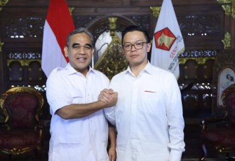 Ketua Umum Partai Gerindra, Prabowo Subianto, resmi menunjuk Sugiono sebagai Sekretaris Jenderal (Sekjen) Partai Gerindra menggantikan Ahmad Muzani