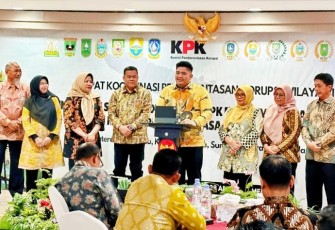 Bupati Bintan Roby Kurniawan SPWK di dampingi sekda ,ketua DPRD dan anggota