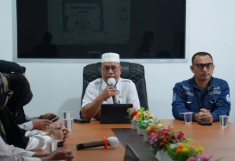 Kepala Dinas Komunikasi dan Informatika (Kominfo) Natuna, Ikhwan Solihin yang didampingi Kepala Bidang Pengelola Informasi dan Komunikasi Publik (PIKP) Natuna, Kevin Khahar sambut baik kunjungan sejumlah Guru dan siswa Sekolah Luar Biasa (SLB)