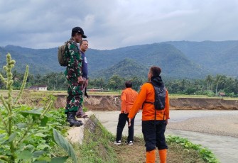 TNI dan BPBD Trenggalek Bergerak Cepat! Saluran Irigasi Jebol