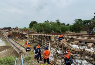 Kementerian PU Lakukan Perbaikan Darurat 2 Titik Tanggul Jebol Sungai Tuntang