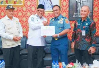Wali Kota Lis Serahkan Bantuan Bencana Masyarakat Tanjungpinang Lewat Kogabwilhan I