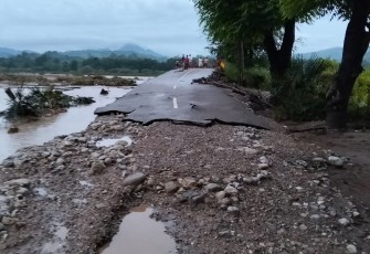 Kondisi banjir di Kabupaten Kupan, Provinsi Nusa Tenggara yang terjadi sejak Jumat (31/1) Banjir menyebabkan 1 orang meninggal dunia
