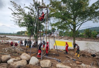Sinergi TNI dan Kementerian Pertahanan Bangun Jembatan Gantung di Aceh