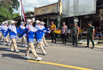 TNI-Polri Kawal Gerak Jalan HUT ke-80 RI di Trenggalek