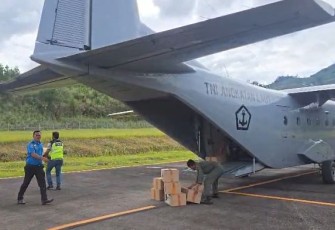 TNI AL Salurkan Bantuan Logistik dan Dukung Angkutan Personel di Aceh dan Sumatera Barat 
