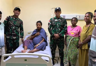 Satgas Pos Laktutus dan Nananoe Donor Darah untuk Bantu Warga Jelang Persalinan