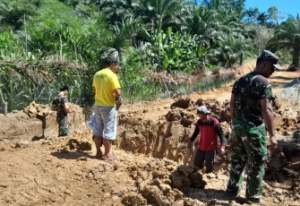 Pembuatan Plat Dekker TMMD ke-124 Kodim 0408/BS Tahap Penggalian dan Pemindahan Jalur