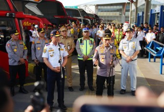 Kapolri Jenderal Listyo Sigit Prabowo meninjau langsung Terminal Terpadu Pulo Gebang, Cakung, Jakarta Timur