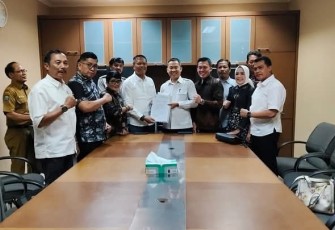 Pimpinan DPRD Provinsi Bengkulu Sampaikan Aspirasi Pendemo ke Kemensesneg RI