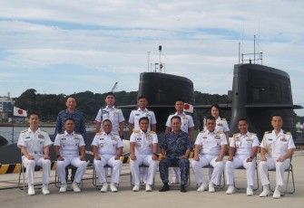 Kasal Kunjungi Kapal Selam Oyashio-Class dan Kapal Fregat Mogami-Class di Yokosuka Jepang 