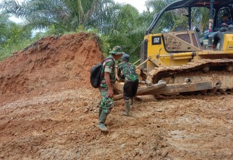 Satgas TMMD Ke- 124 Kodim 0408/BS Bangun Jalan