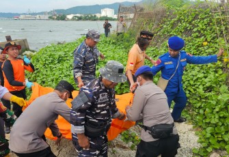 TNI AL dan Tim SAR Gabungan Temukan Korban Laka Laut di Cilegon Banten 