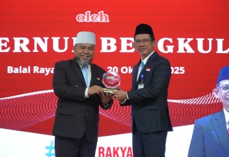 Gubernur Bengkulu, Helmi Hasan, secara resmi mengukuhkan Kepala Perwakilan Badan Pengawasan Keuangan dan Pembangunan (BPKP) Provinsi Bengkulu yang baru, Sugimulyo, di Balai Raya Semarak, Senin (20/10)