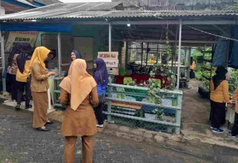Kelompok Wanita Tani (KWT) Berani Maju dari Kelurahan Bukit Cermin, Kecamatan Tanjungpinang Barat, meraih Juara 1 dalam Penilaian Program Pekarangan Pangan Bergizi (P2B) tingkat Polda Kepri