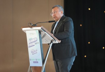 Deputi Bidang Kreativitas Digital dan Teknologi, Neil El Himam, menyampaikan sambutan dalam program Sinergi Inkubasi Akselerasi dan Penguatan (SIAP) Business Forum yang digelar di Intercontinental Hotel, Bandung, Senin (15/12/2025)