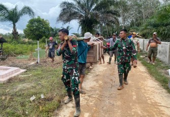Satgas Yonzipur 5/ABW Bantu Warga yang Berduka