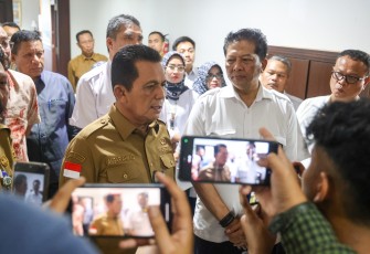 Gubernur Kepulauan Riau H Ansar Ahmad