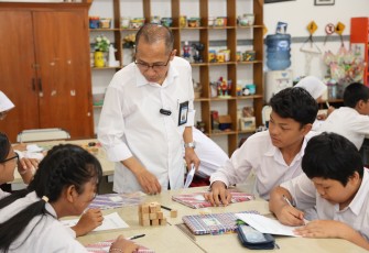 Implementasi program prioritas kementerian, yaitu Matematika Gembira dan Pembelajaran Mendalam.