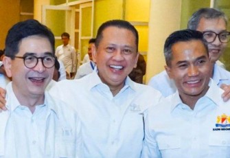 Wakil Ketua Umum Koordinator Bidang Politik & Keamanan (Polkam) KADIN Indonesia Bambang Soesatyo Foto Bersama 