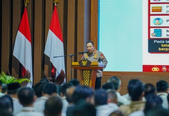 Kapolri Jenderal Pol Listyo Sigit Prabowo menjadi narasumber dalam retreat kepala daerah hari kelima di Lembah Tidar, Akademi Militer (Akmil), Magelang, Jawa Tengah, Selasa (25/2/2025)