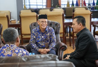 Gubernur Kepulauan Riau H Ansar Ahmad saat menerima kunjungan silaturahmi Kepala BPKP Kepri Hisyam Wahyudi, di ruang kerjanya, Rabu (6/8/2025).