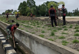 Prajurit Korem 121/ABW Bersihkan Pangkalan 