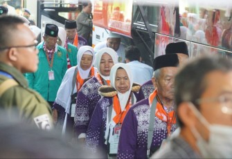 Jemaah Jakarta Mulai Terbang Perdana 