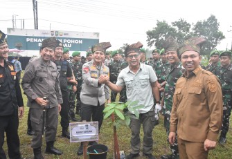 Danrem 031/Wira Bima Hadiri Kegiatan Penghijauan Lahan Kritis di Dumai Bersama Gubernur dan Kapolda Riau