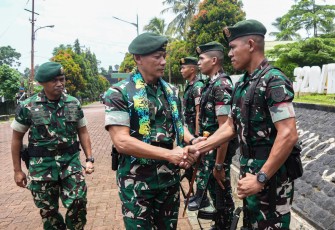 Pangkostrad Kunjungi Markas Yonif 320 Kostrad