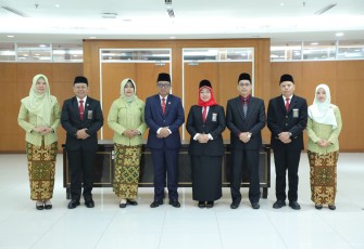 Foto bersama usai pelantikan dan pengambilan sumpah jabatan Pimpinan Tinggi Pratama pada Jumat, 11 Juli 2025 di gedung tower lantai 2 gedung Mahkamah Agung, Jakarta. 