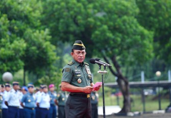 Asisten Operasi (Asops) Panglima TNI Mayjen TNI Gabriel Lema, S.Sos Pimpin Upacara Bendera 17-an