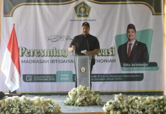  Menteri Pemuda dan Olahraga Republik Indonesia (Menpora RI) Dito Ariotedjo meresmikan renovasi Gedung Madrasah Ibtidaiyah Al Wathoniyah di Desa 5 Ulu, Palembang, Sumatera Selatan, Rabu (12/2)