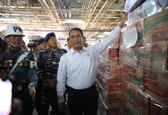 Mentan saat Lepas Bantuan Banjir Tahap kedua Menuju Aceh, Sumut, dan Sumbar