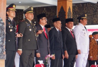 Dandim Pacitan Bersama Forkopimda saat Ikuti Upacara Pengibaran Bendera HUT ke-80 RI