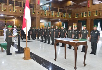 Serah Terima Jabatan dan Tradisi Warga Akademi Militer