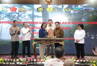 Penyerahan Kawasan Hutan Hasil Penguasaan Kembali oleh Jaksa Agung Kepada Menteri Keuangan dan Menteri BUMN Untuk Dikelola PT Agrinas Palma Nusantara