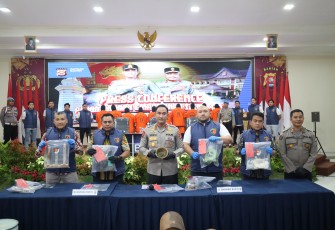 Kegiatan konferensi pers dipimpin oleh Kapolda Banten, Irjen Pol Suyudi Ario Seto, yang didampingi oleh Dirreskrimsus Polda Banten, Kombes Pol Yudhis Wibisana, serta Kasubbid Penmas Bidhumas Polda Banten, AKBP Meryadi