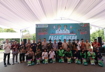 Foto bersama saat Pembukaan Pasar Murah